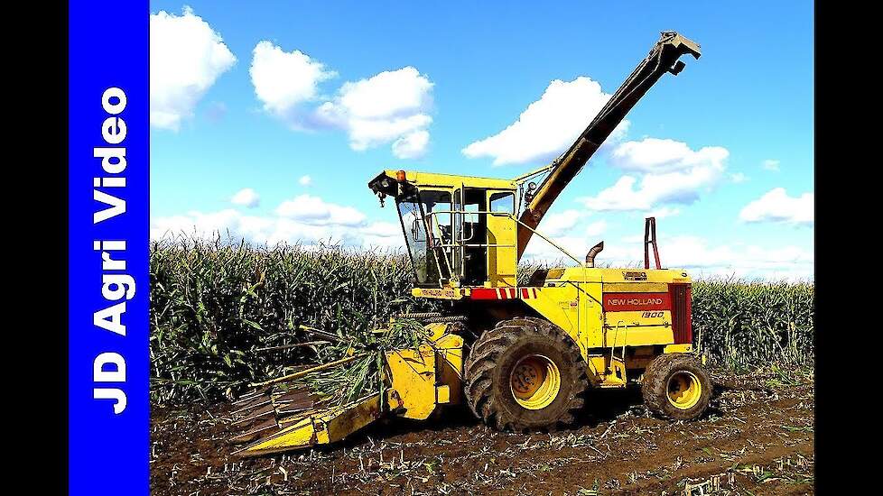 Mais hakselen 2018 | New Holland 1900 | New Holland 8360 + M100 | van de Streek | Maishäckseln