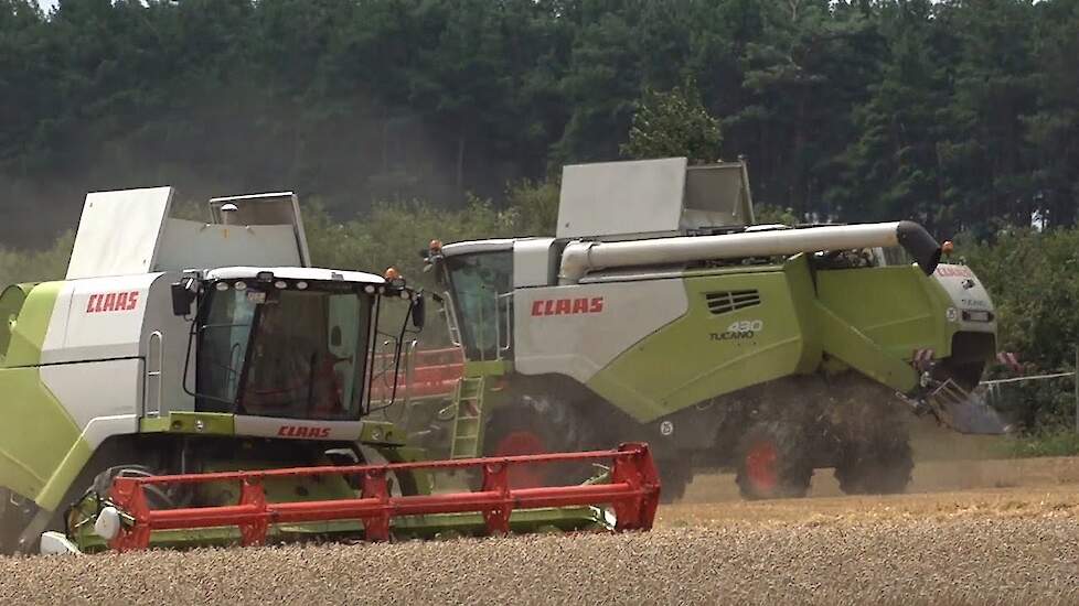 De nieuwe CLAAS Tucano maaidorser generatie en CLAAS ROLLANT 540