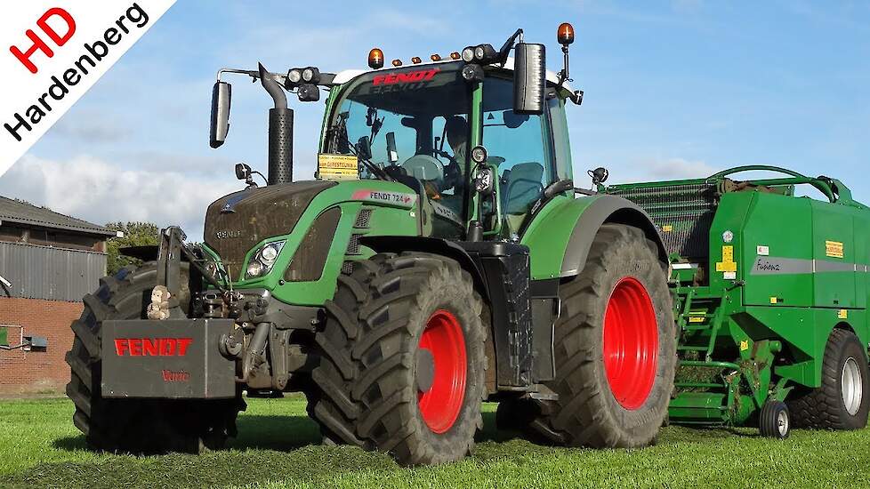Pressing bales - Fendt 724 Vario + McHale Fusion 2 - Balen persen - Geresteijn - Barneveld.
