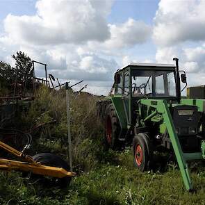 Een van de laatste aanwinsten van Piet Vos is deze Fendt 102S, eigenlijk nog een youngtimer in vergelijking met de meeste van zijn andere trekkers