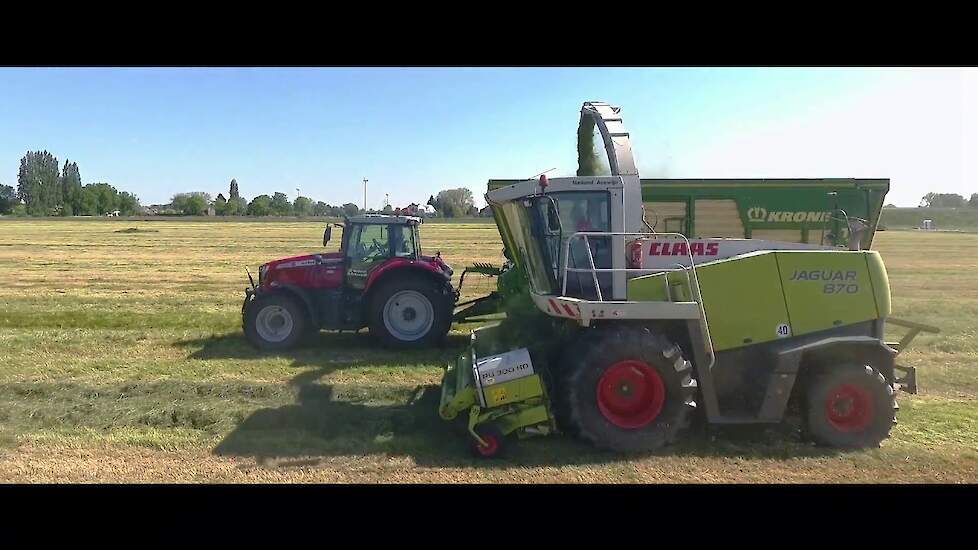Claas Jaguar,Massey Ferguson 7720-S en Krone TX grashakselen Trekkerweb