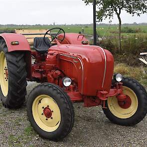De Porsche Master in volle glorie in het Hollandsche polderlandschap op de grens van de provincies Utrecht en Zuid-Holland.
