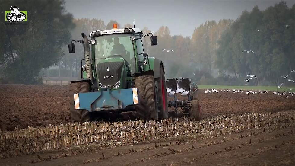 Fendt 936 met Lemken zeschaar ploegen op Vredestein banden Trekkerweb