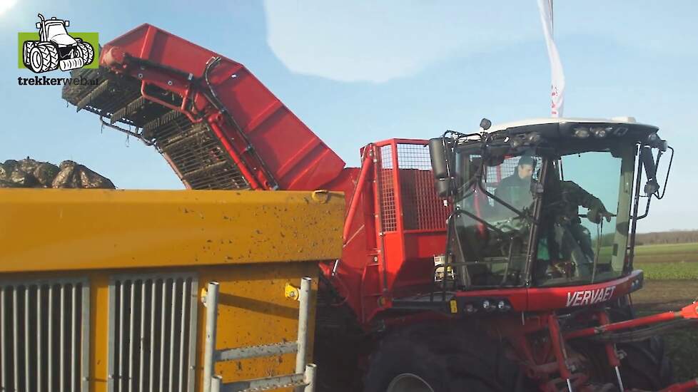 Claas Axion 800 met Joskin Trans Cap 6500 22