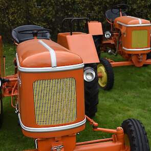 De grilles hebben Hoogland en Nieuwland zelf gemaakt van ijzerdraad.