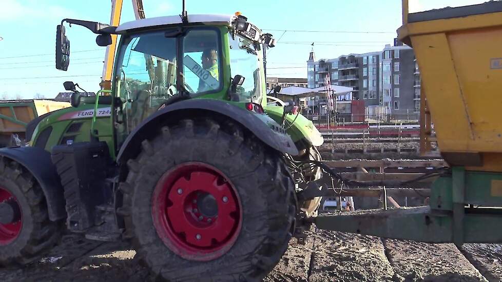 GROND TRANSPORT STATION COEVORDEN FENDT 718 LIEBHERR 924