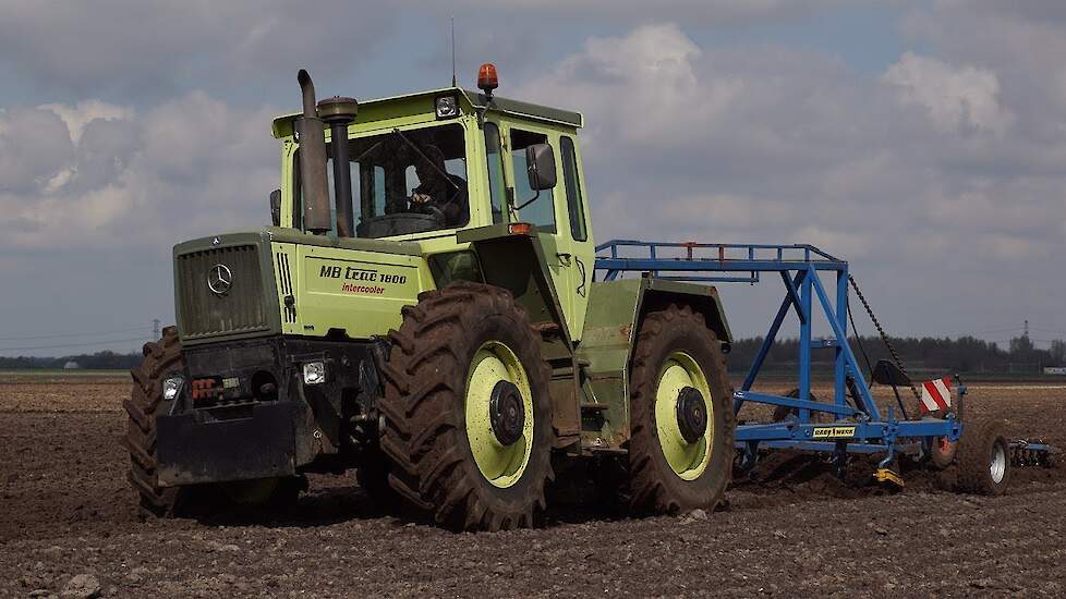 MB Trac 1800 intercooler Ploegen met uiterst zeldzame MB Trac  Trekkerweb