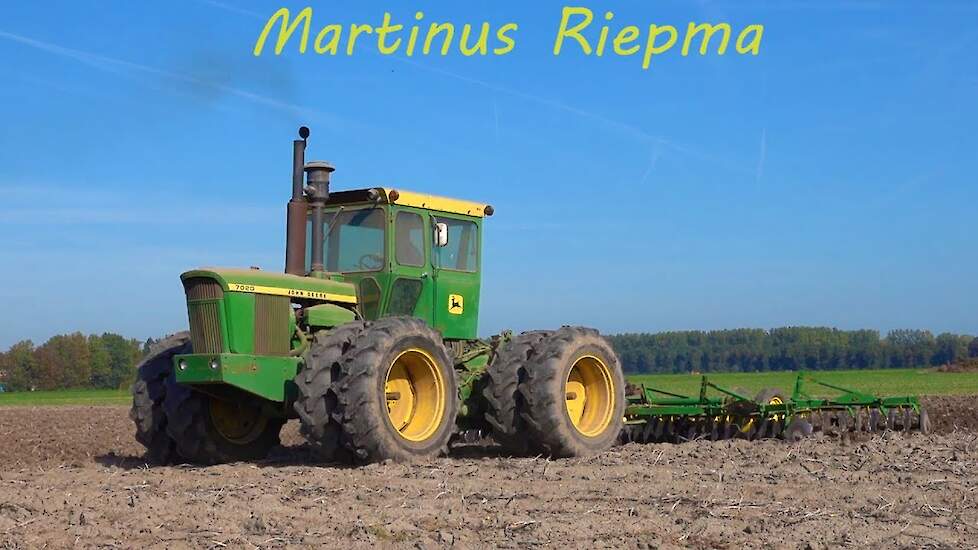 Schijveneggen met John Deere 7020 Martinus Riepma film Jan Rijpma ©