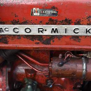 De McCormick komt uit Friesland wat aan het dealerplaatje nog te zien is.