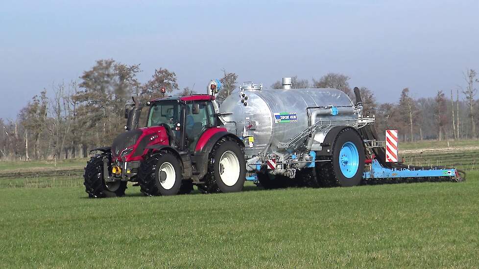ZODEBEMESTEN MET EEN B S A _ DUPORT _ TANK VALTRA T 174