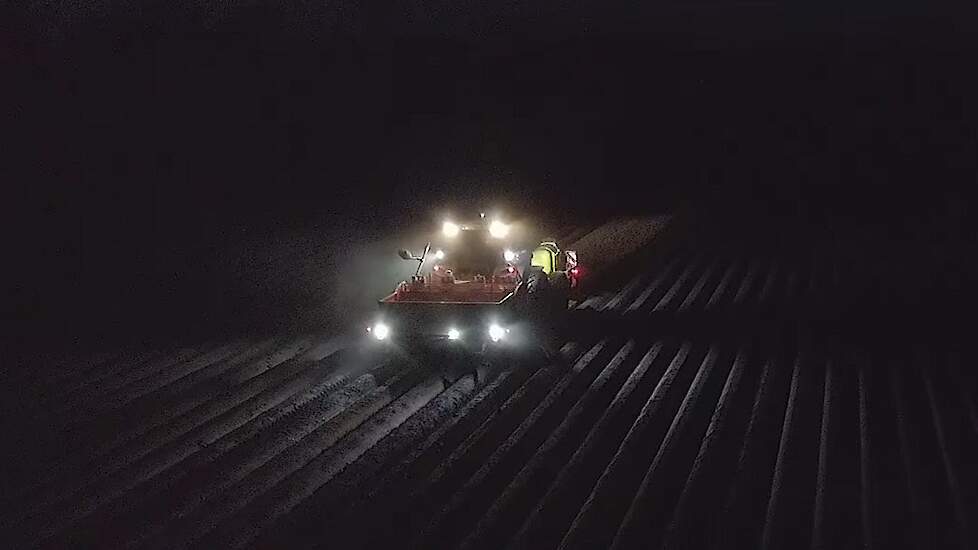 Goed zicht bij het aardappelen poten Fendt 512 Vario met Crawer werklamp