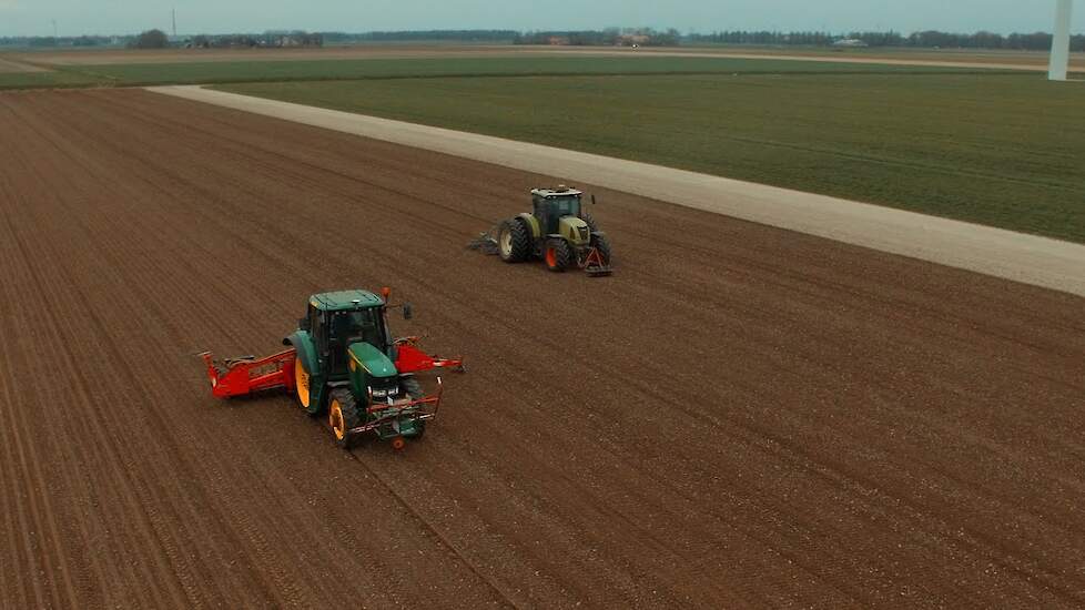 Uien zaaien in Flevoland door Heyboer