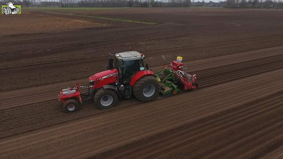 Uienzaaien met Agricola Italiana rotorkopeg van Amazone en Massey Ferguson 6616
