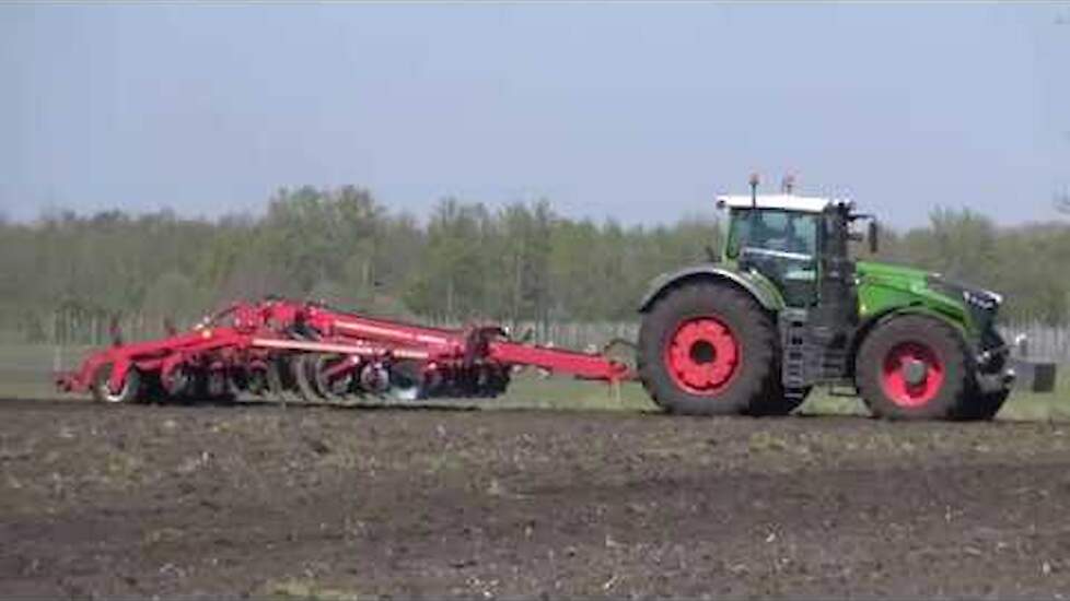 FENDT 1050 MET EEN HORSCH TIGER 5 MT DEDDENS