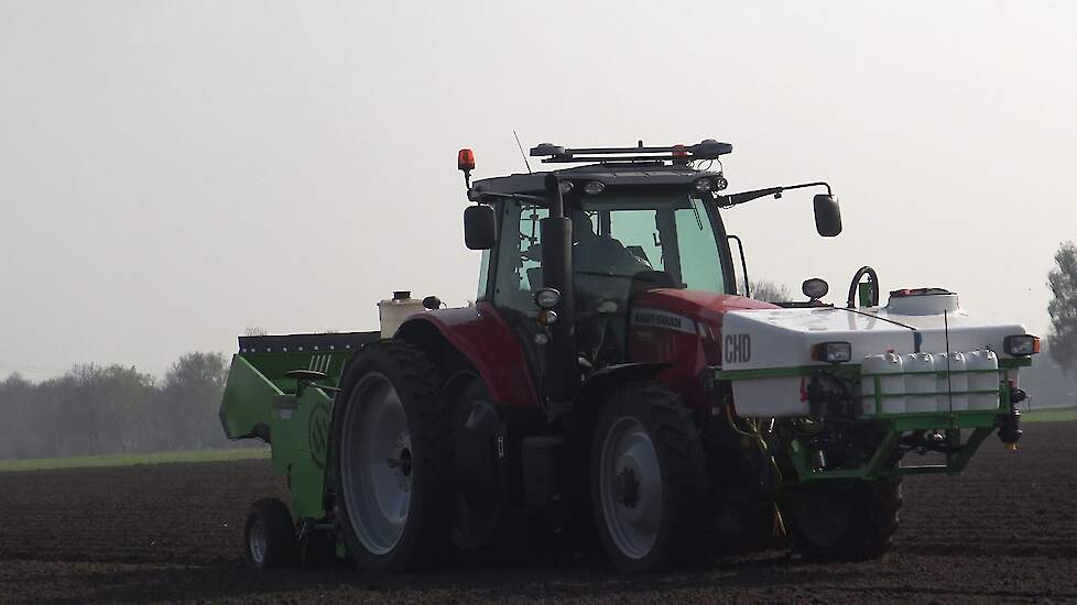 AARDAPPELS POTEN MET EEN MASSY FERGUSON 7615 MIEDEMA CP 42 MASSY FERGUSON 6485 IMANTS 48 SX