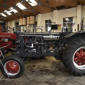 Deze grijze McCormick FG is qua kleur een vreemde eend in de bijt. Hij is van 1949
