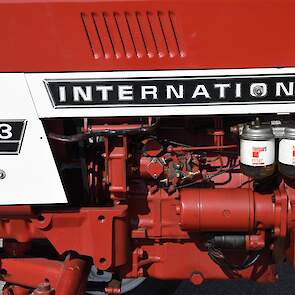 De 423 is van 1972. Hij heeft een driecilindermotor van 42pk. De trekker heeft een andere neus en ander dashboard dan de 523. Ook is de naam McCormick verdwenen.