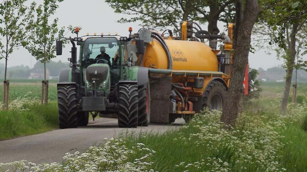 Fendt 724 met Veenhuis 11 kuub