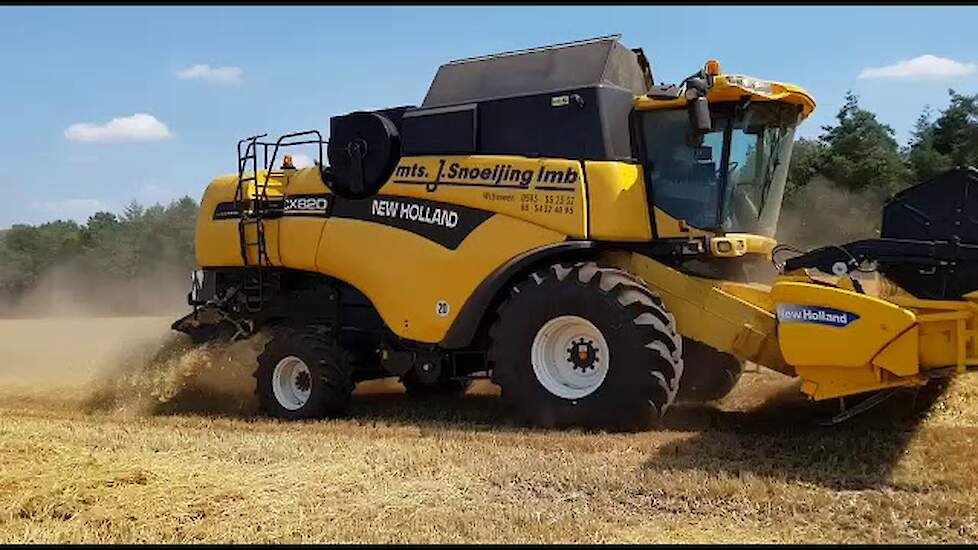 New Holland CX 820  loonbedrijf Mts. J. Snoeijing Lmb