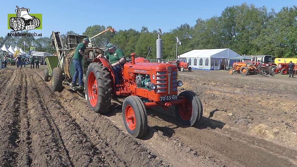 Potatoe harvest old style