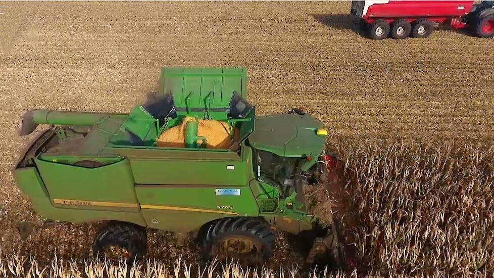 John Deere S770i met ICA2 aan het maisdorsen