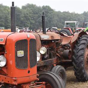 Waar is de tijd gebleven dat deze Nuffields de dienst uitmaakten in loonwerkersland?