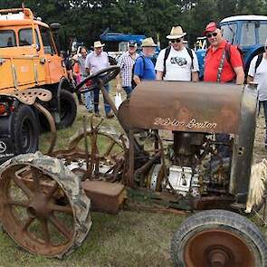 Dit trekkertje van het fameuze Franse automerk De Dion Bouton uit 1905 trok veel bekijks.