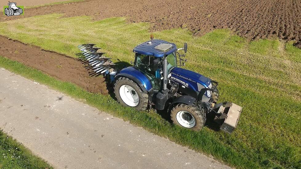 New Holland Claas Lemken ploughing moving