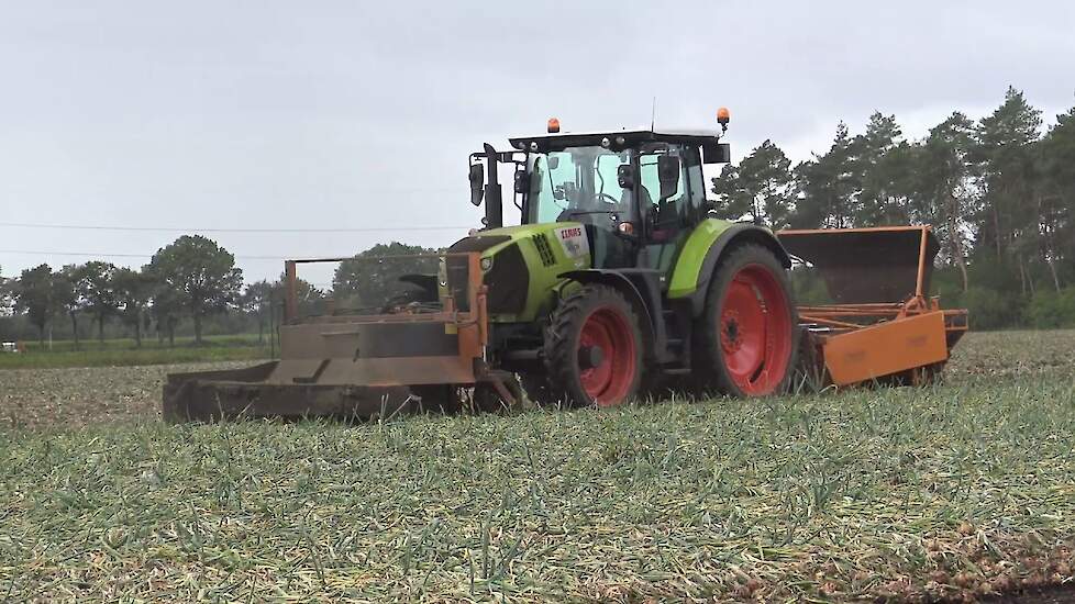UIEN ROOIEN MET EEN CLAAS ARION 610 KEULMAC