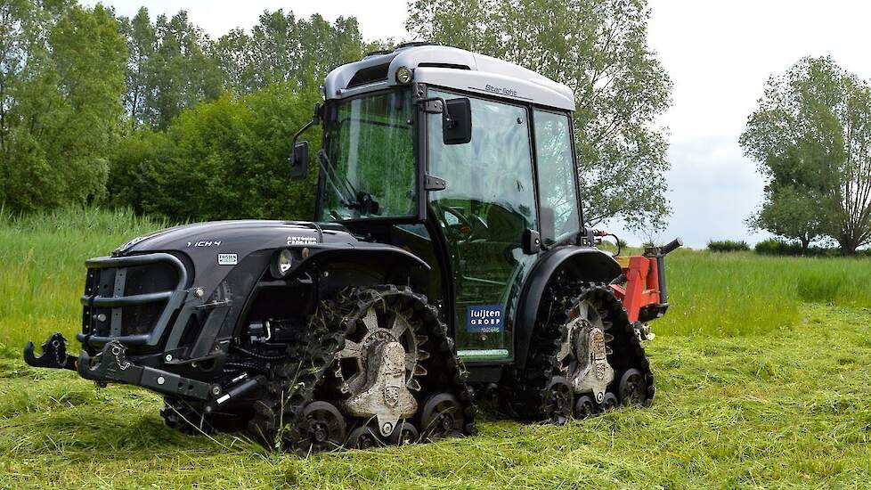 Antonio Carraro Mach 4 rupstrekker op moerasgrond