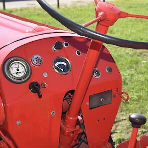Het dashboard van de Allgaier A116 is nog eenvoudiger dan dat van de Deutz D15.