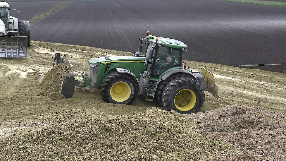 MAIS KUIL XXL JOHN DEERE 8345 R fendt 927 BIOGAS BEDRIJF KLOOSTERMAN