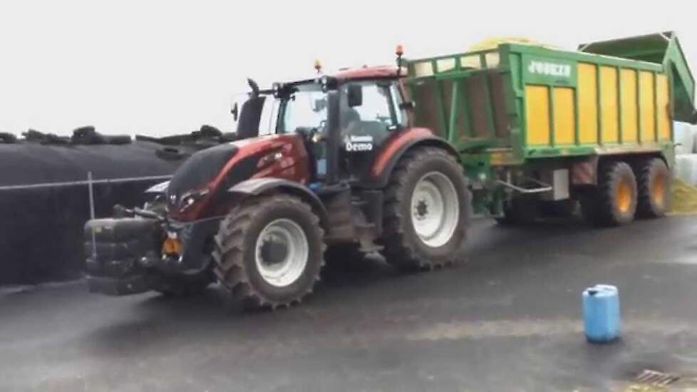 Marmix demo Valtra T194 Versu met de nieuwe Joskin Drakkar Trekkerweb