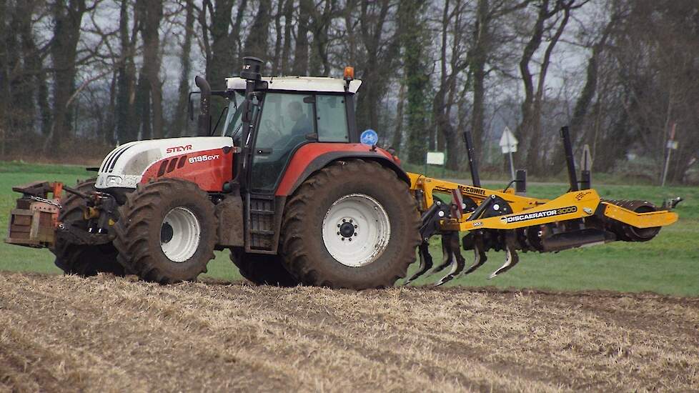 Bietenland klaarleggen in één werkgang met de McConnel Discaerator Trekkerweb