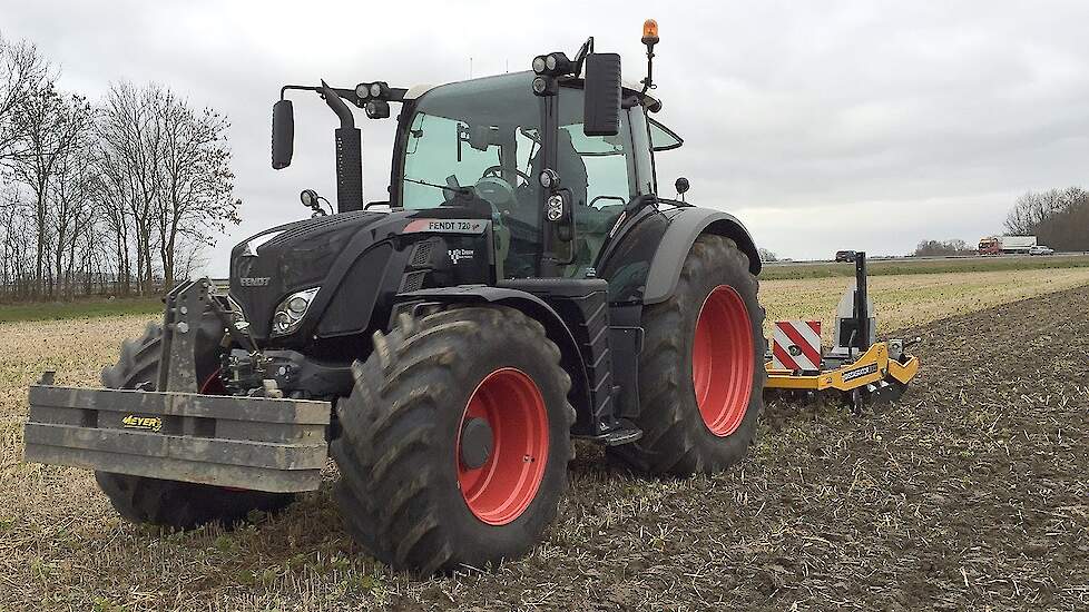 Efficiëntere bodembewerking met Fendt Vario 720 en McConnel DISCAERATOR combi-cultivator Trekkerweb
