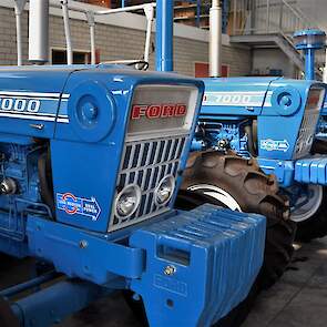 Behalve Countys heeft Zomerdijk ook nog een hoop gewone Fords waaronder deze twee 7000s.