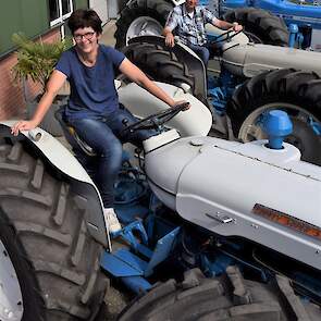 De Super Six en de Super Four dateren uit de tijd Fords nog ronde neuzen hadden en Fordson heetten.