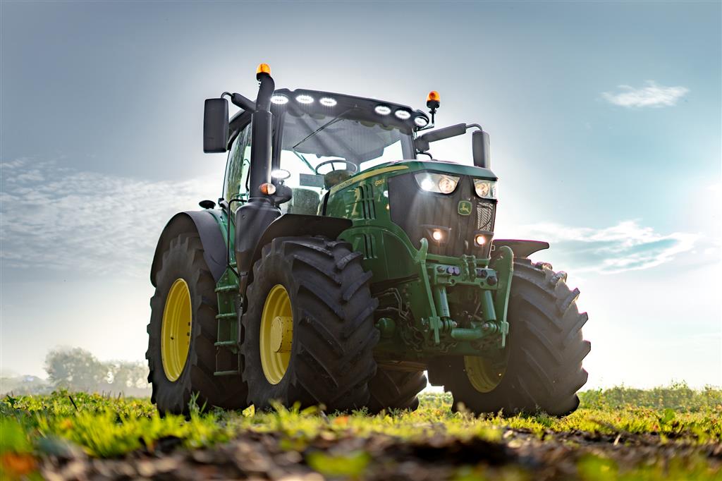 Ledhandel24.nl › Plug & play led-pakket voor John Deere R-serie | Trekkerweb.nl - Mechanisatienieuws voor de landbouw en groensector