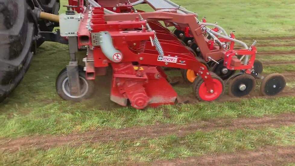 Kruiden doorzaaien in grasland met Landkracht Agri