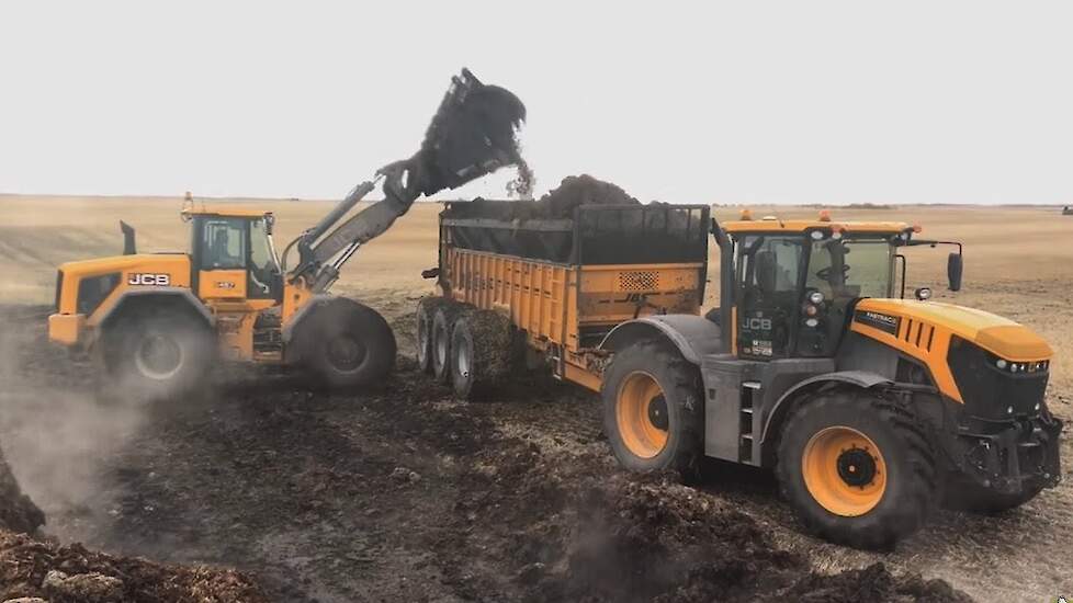 Old Gate Farm in actie in Olds, Alberta, Canada Trekkerweb