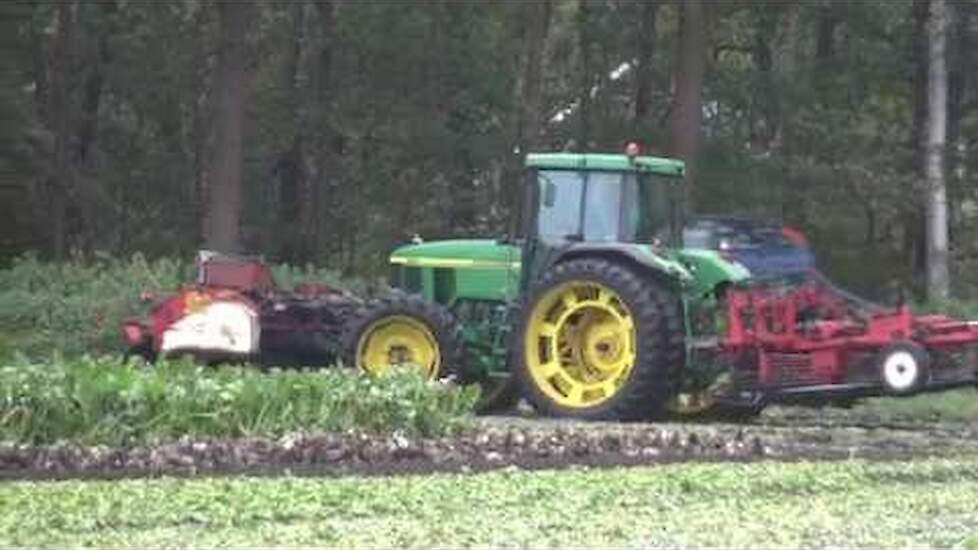 IN TWEE FASEN SUIKERBIETEN ROOIEN JOHN DEERE 7710 / 6830 ROOIEN EN LADEN MET GILLES