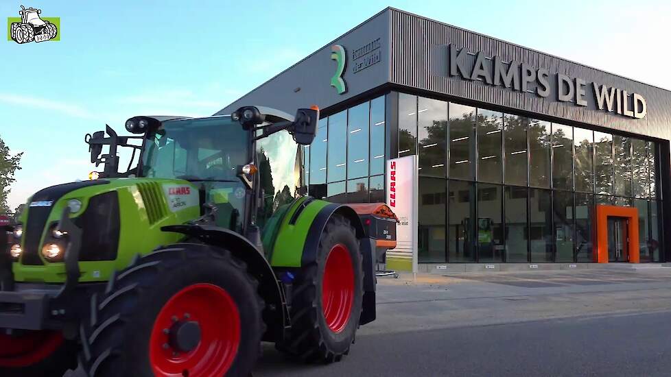Claas roadtrain 30 Claas-tractoren in colonne