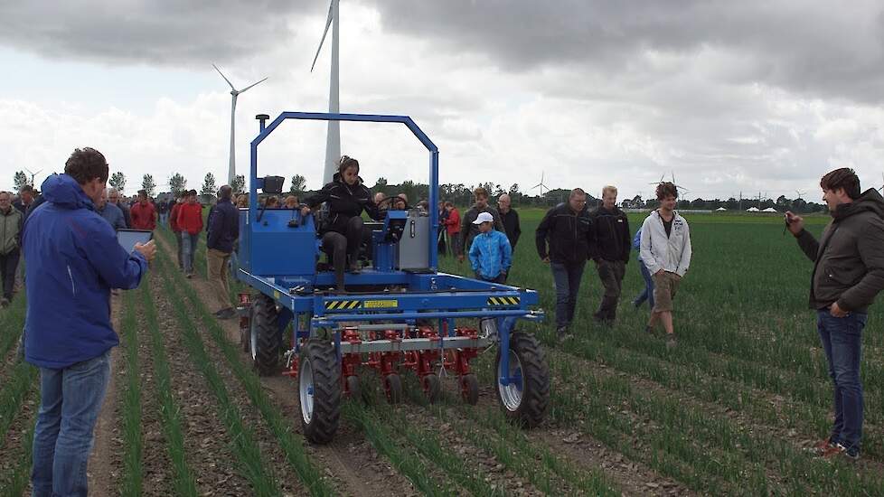Voorloze 3 meter beddenploeg,systeemtrekkers en robot bij Biologische Velddag 2018 Trekkerweb