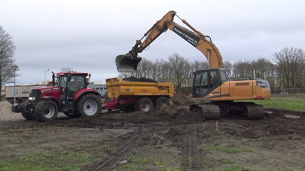 GRONDVERZET MET EEN CASE CX 210 B CASE PUMA 185 CVX / 165 CVX WANINGE