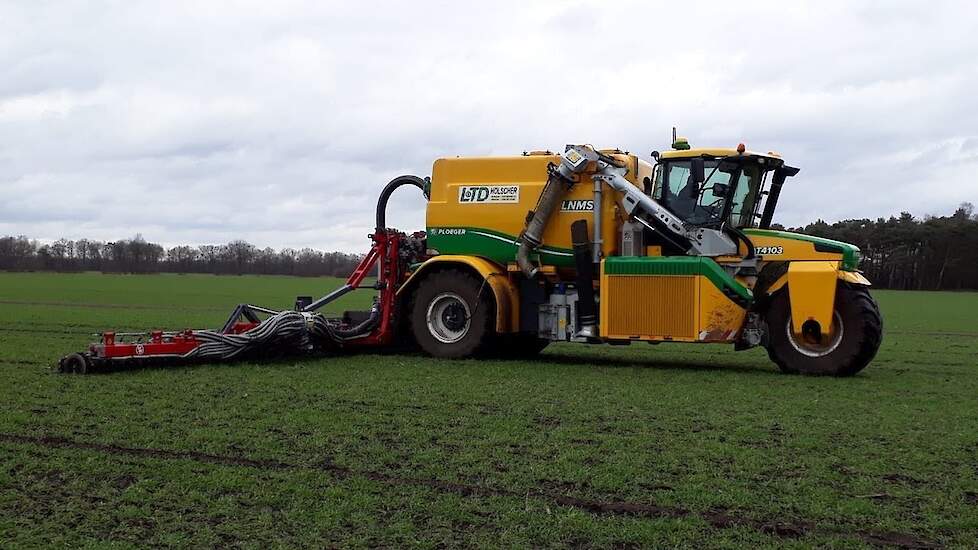 15 meter bemester van 4 Bio Trading volop in het gras en graan