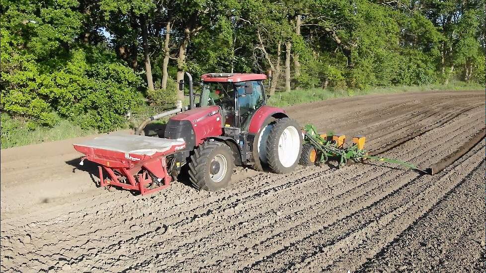 Mais zaaien voor Oldtimer Hakseldag Dalen 2020