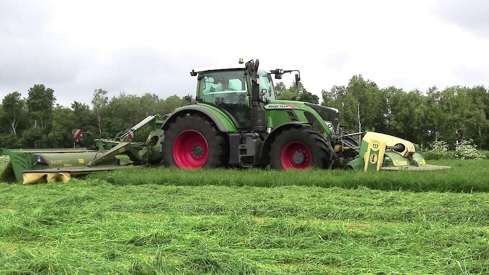 GRAS MAAIEN 2020 MET EEN FENDT 724 KRONE EASYCUT F 320 CV EASYCUT B 870 CV
