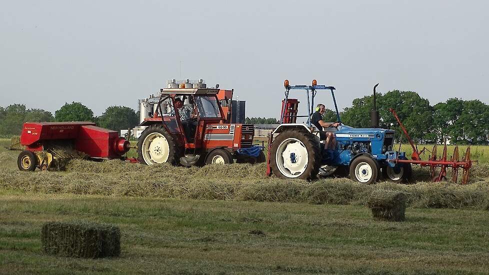 Ford 4600 en Fiat 60-90 hooipersen