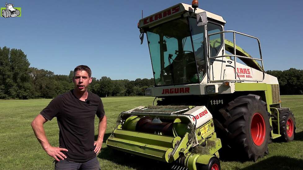 Claas Jaguar 695 Sl met V8 motor met 354 pk nog volop in het gras