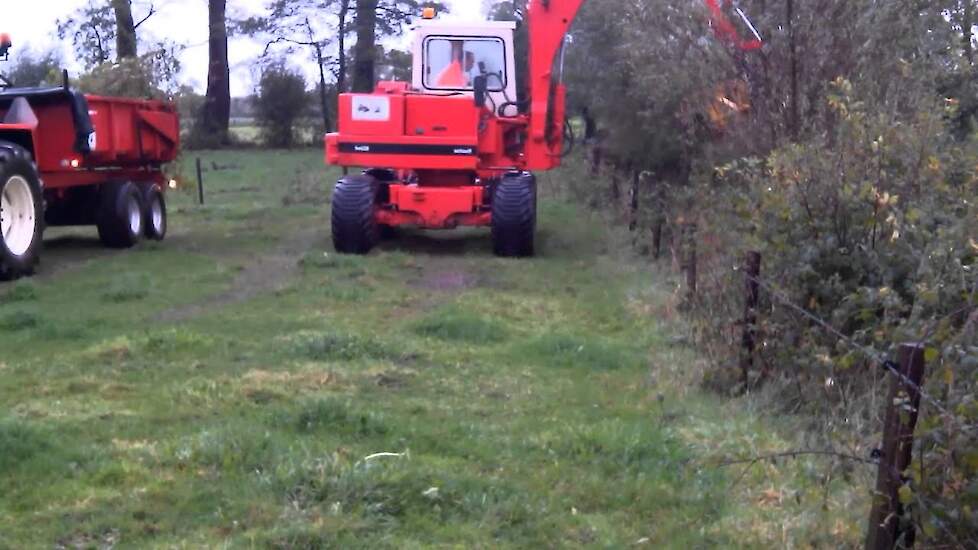 De sloot kats dicht gegroeid,zo ongewoon   Met de Herder krijg je weer goed schoon